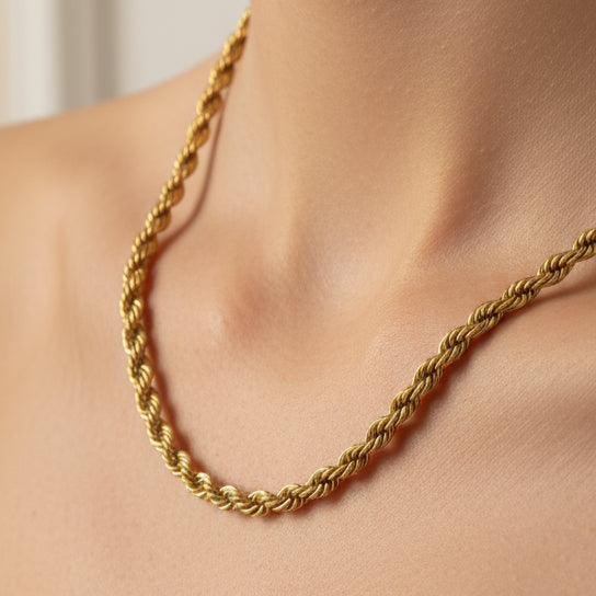 Twisted neckalace